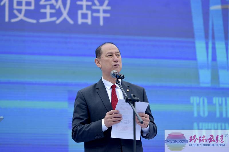 图11毛里求斯驻华特命全权大使王纯万阁下致辞:感谢主办方举办了第四届爱雅康爱鸟节,这对我们星球的健康至关重要.jpg